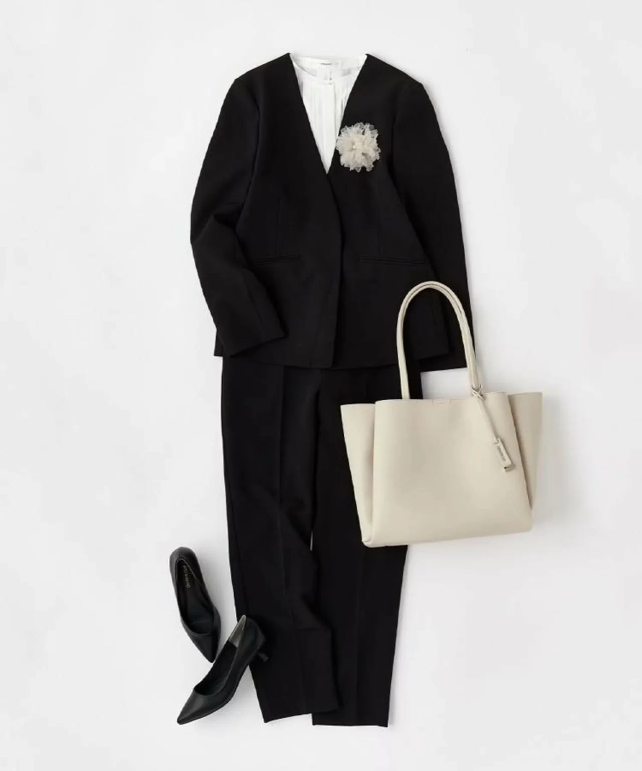 Vネックジャケット×パンツのセットアップコーデ